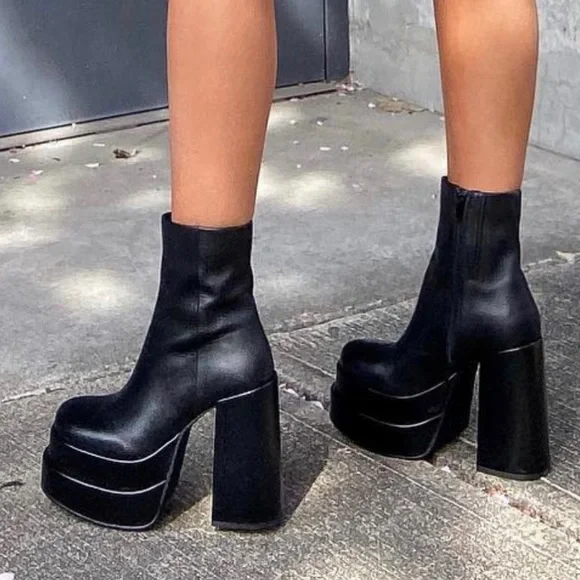 NEW STEVE MADDEN COBRA PLATFORM BLACK LEATHER BOOTS - Picture 1 of 9